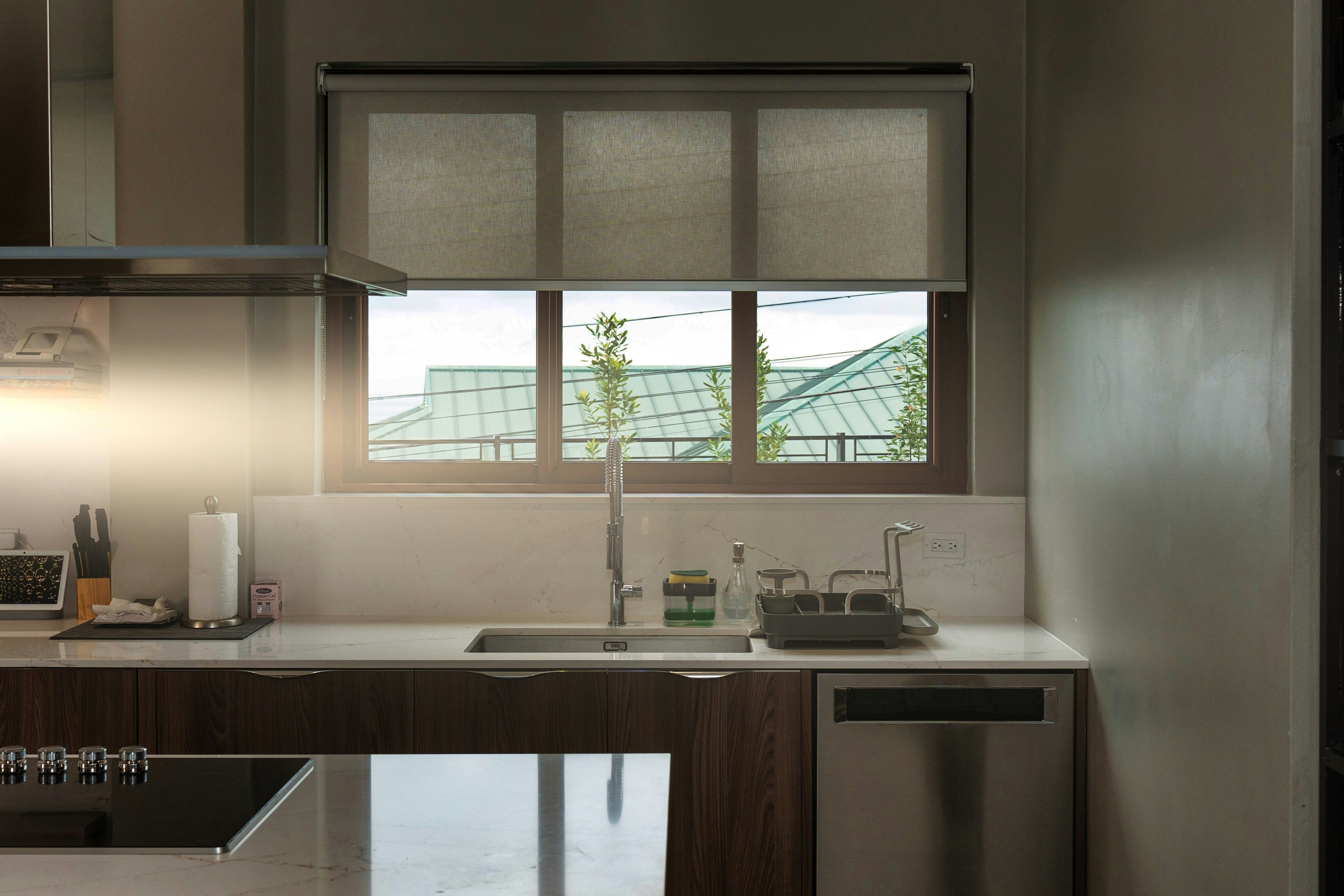Motorized Roller Shades: How to Choose the Right Window Shades for Your Home